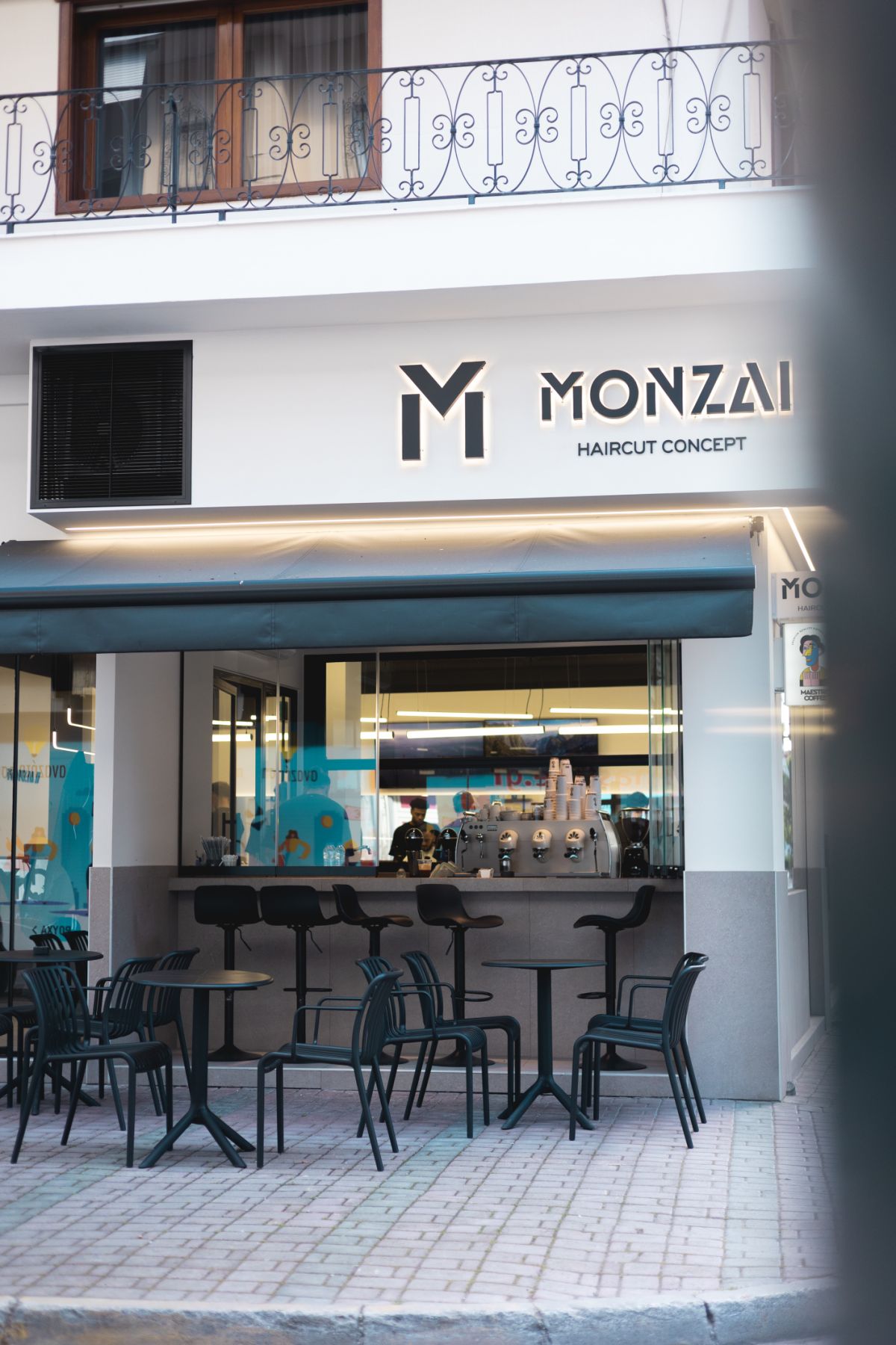 Εξωτερική όψη MONZAI Coffee & Barbering